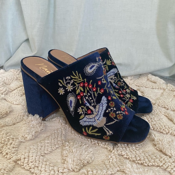 Nanette Lepore Shoes - Nanette Lepore block heels blue velvet embroidered